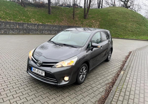 Toyota Verso cena 56999 przebieg: 179999, rok produkcji 2013 z Tarnów małe 781